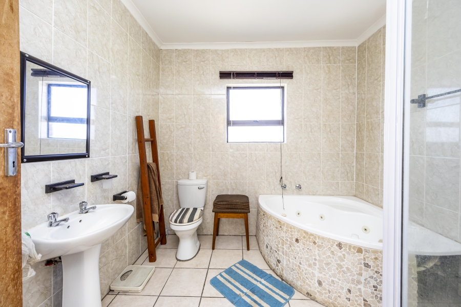 4 Bedroom Property for Sale in Cambridge West Eastern Cape